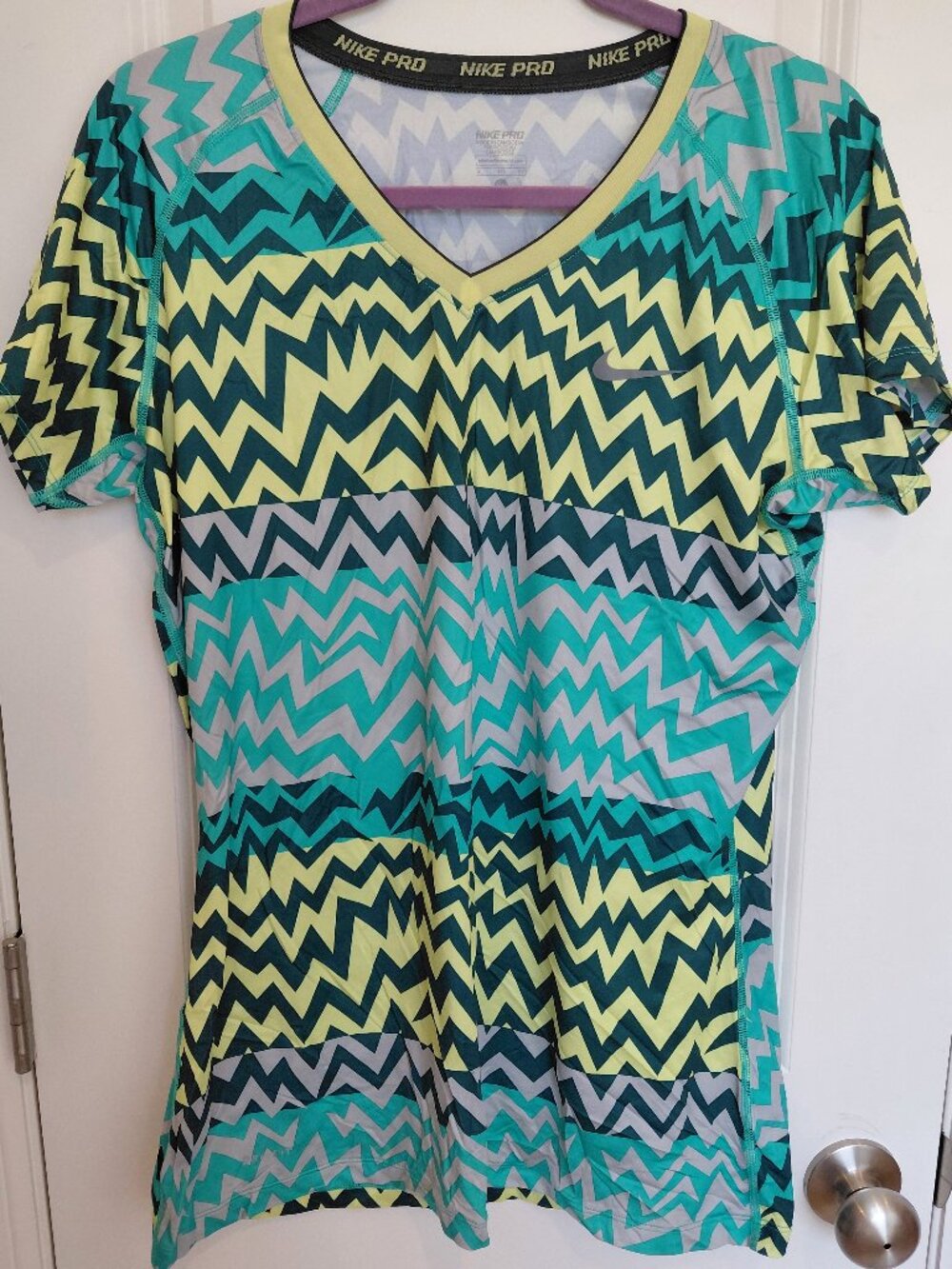 Nike Graphic Chevron Athletic Top